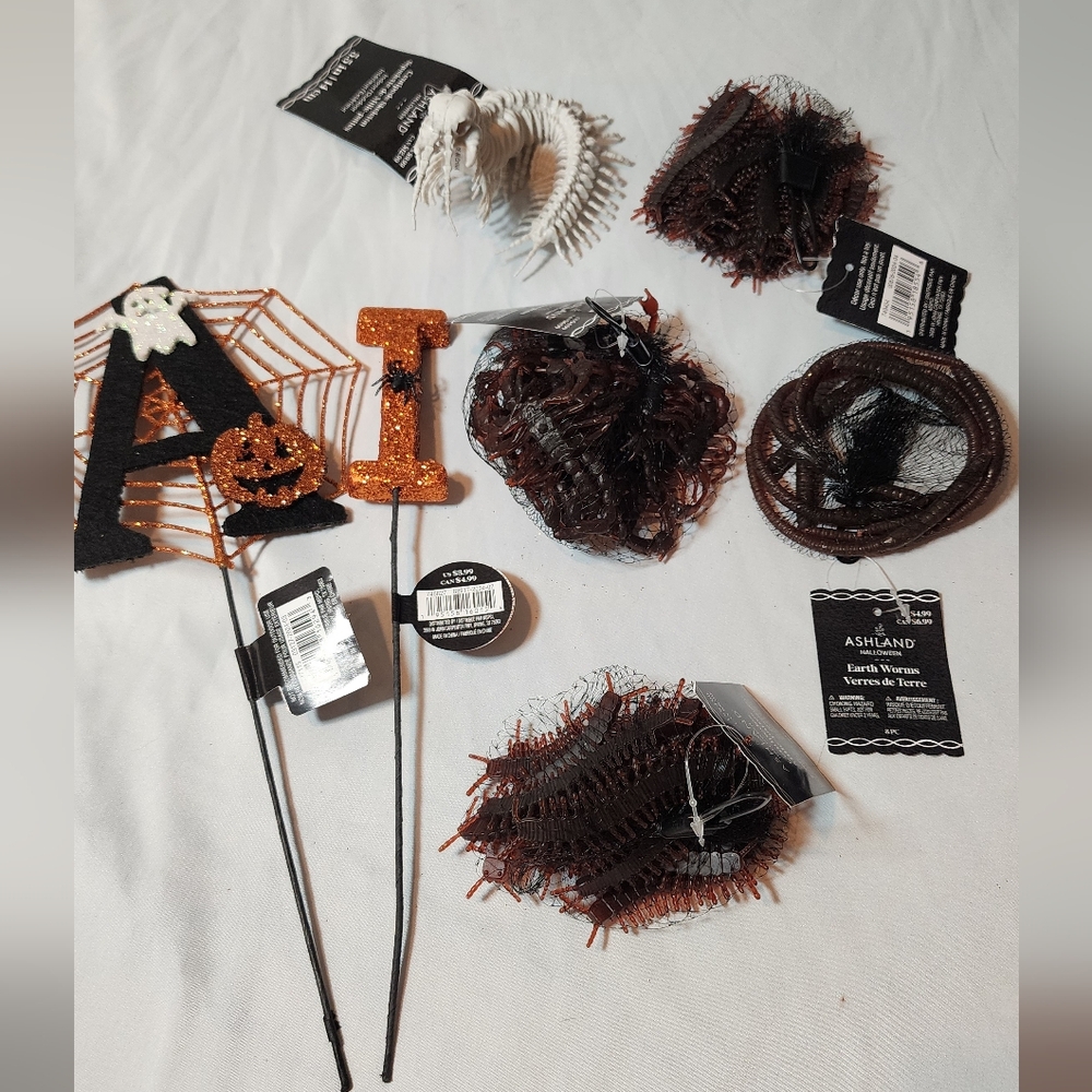 7 Piece Halloween Lot- Fake Bugs, Letters